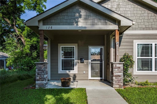 128 S Poplar St, Ottawa, KS 66067 - doorway to property featuring a lawn