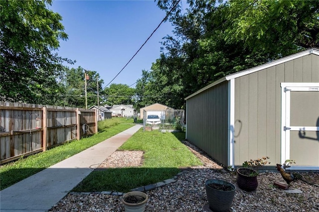 128 S Poplar St, Ottawa, KS 66067 - view of yard with a detached garage