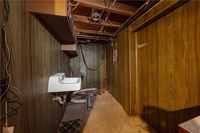 5322 SE Riverside Ter, Saint Joseph, MO 64507 - unfinished below grade area featuring a sink