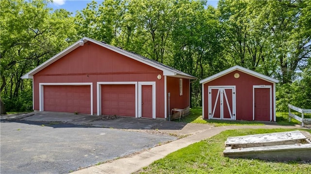 5322 SE Riverside Ter, Saint Joseph, MO 64507 - view of detached garage