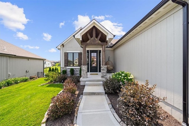 3053 NW Thoreau Ln, Lees Summit, MO 64081 - property entrance featuring a lawn