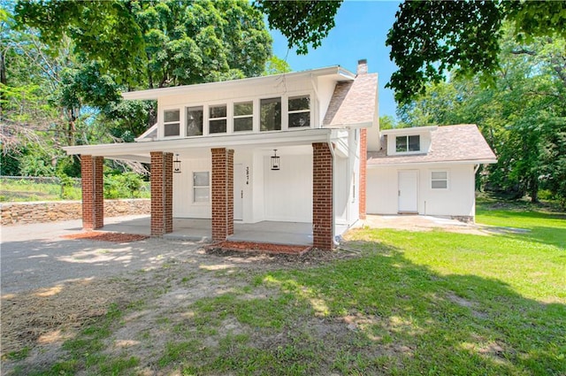 3874 E 63rd St, Kansas City, MO 64130 - mid-century inspired home featuring a front lawn and a chimney