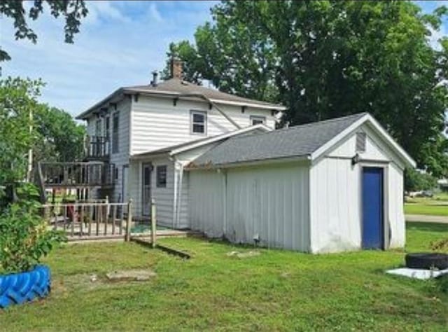 230 E Prairie, Girard, KS 66743 - rear view of property featuring a lawn