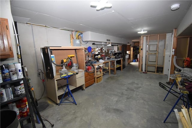 2015 Creek View Ln, Raymore, MO 64083 - below grade area with a workshop area