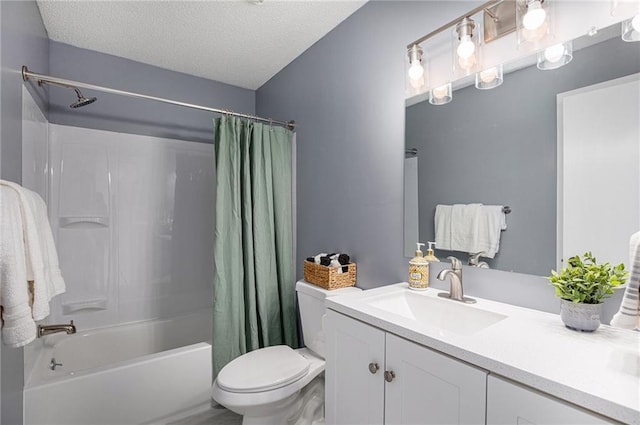 624 S Locust St, Gardner, KS 66030 - bathroom with shower / bathtub combination with curtain, vanity, and a textured ceiling