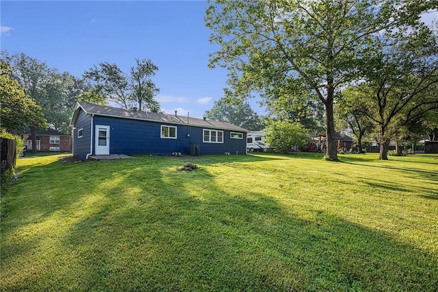 624 S Locust St, Gardner, KS 66030 - back of house featuring a lawn