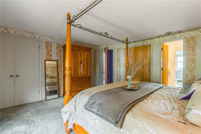 9714 Shepherds Dr, Kansas City, MO 64131 - bedroom with wallpapered walls and light carpet