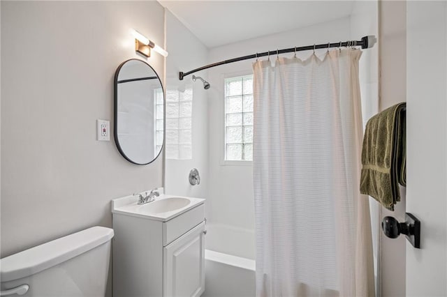 10417 Outlook Dr, Overland Park, KS 66207 - full bath featuring shower / bath combo with shower curtain and vanity
