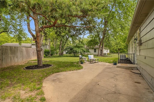 10417 Outlook Dr, Overland Park, KS 66207 - fenced yard featuring a patio area