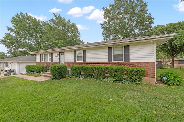 5029 NE 58th St, Kansas City, MO 64119 - ranch-style house with brick siding and a front yard