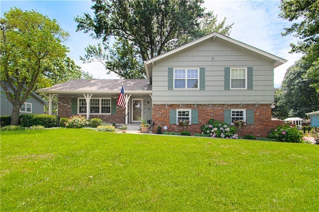 301 W 109th St, Kansas City, MO 64114 - tri-level home with brick siding and a front yard