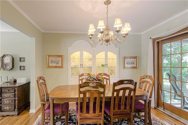 301 W 109th St, Kansas City, MO 64114 - dining room featuring light wood-style floors, crown molding, and a chandelier