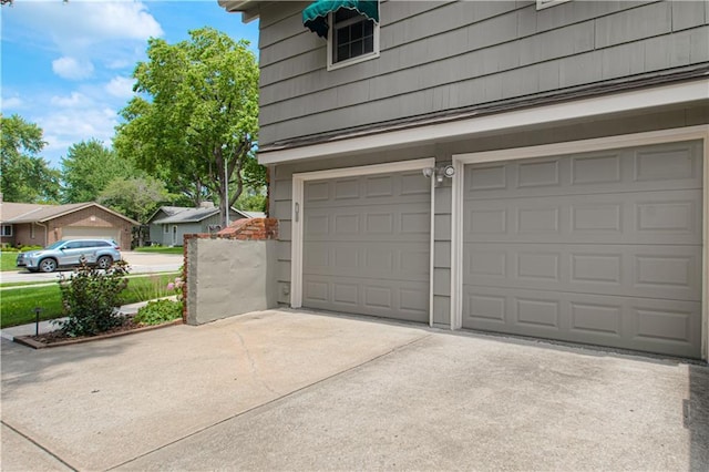 301 W 109th St, Kansas City, MO 64114 - garage with concrete driveway