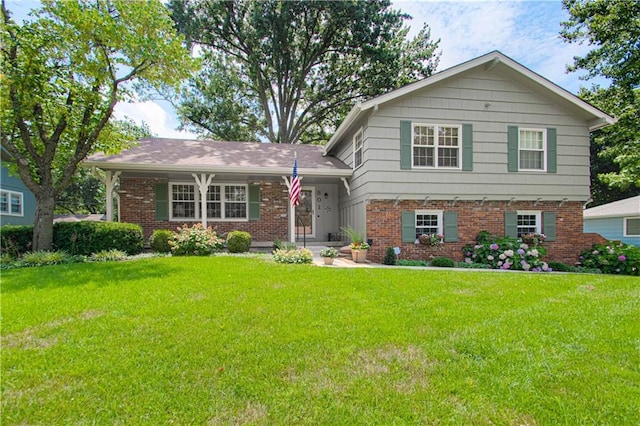 301 W 109th St, Kansas City, MO 64114 - tri-level home featuring brick siding and a front yard