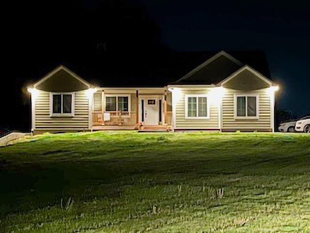 938 Mount Calvary Rd, Lansing, KS 66043 - ranch-style house with a lawn