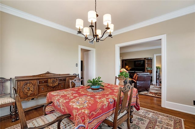 4618 Warwick Blvd Unit 6C, Kansas City, MO 64112 - dining area with a chandelier, crown molding, wood finished floors, and baseboards
