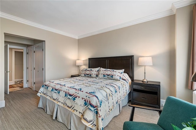4618 Warwick Blvd Unit 6C, Kansas City, MO 64112 - bedroom featuring crown molding, light colored carpet, and baseboards
