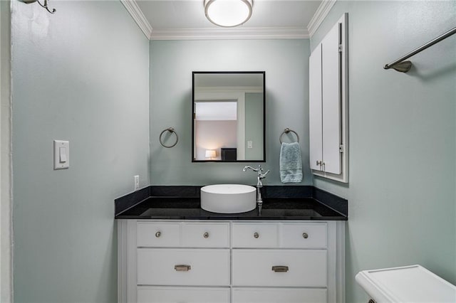 4618 Warwick Blvd Unit 6C, Kansas City, MO 64112 - bathroom with vanity, crown molding, and toilet