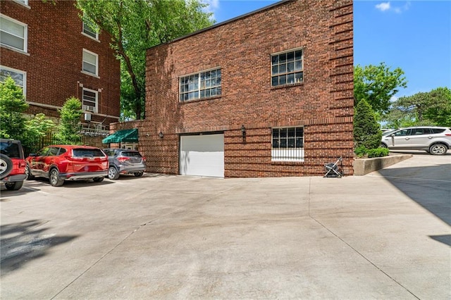 4618 Warwick Blvd Unit 6C, Kansas City, MO 64112 - view of property featuring a garage and driveway