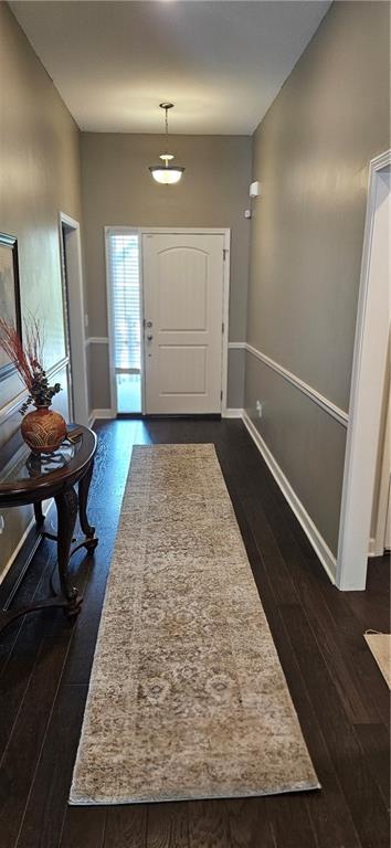 12432 Live Oak Cir, Peculiar, MO 64078 - entryway featuring dark wood finished floors and baseboards