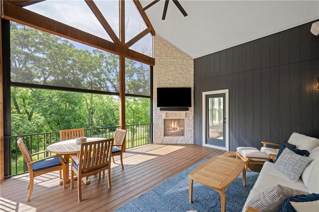 9291 Brownridge St, Lenexa, KS 66220 - sunroom featuring vaulted ceiling