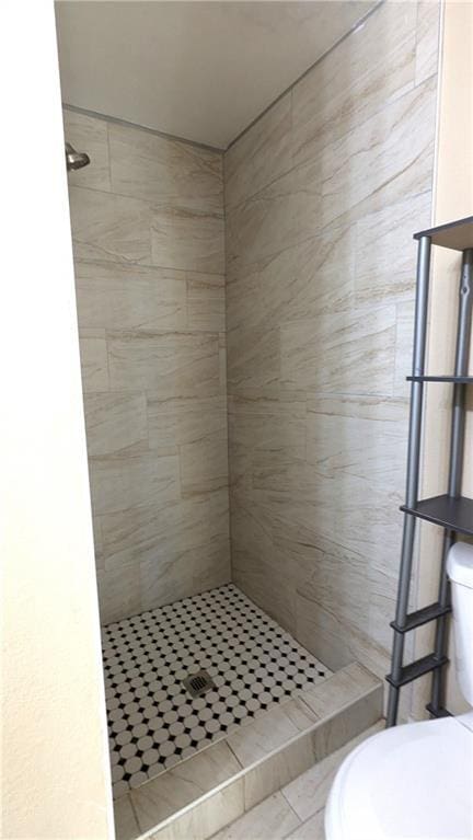 8476 Lane Dr, Raytown, MO 64138 - bathroom featuring a shower stall