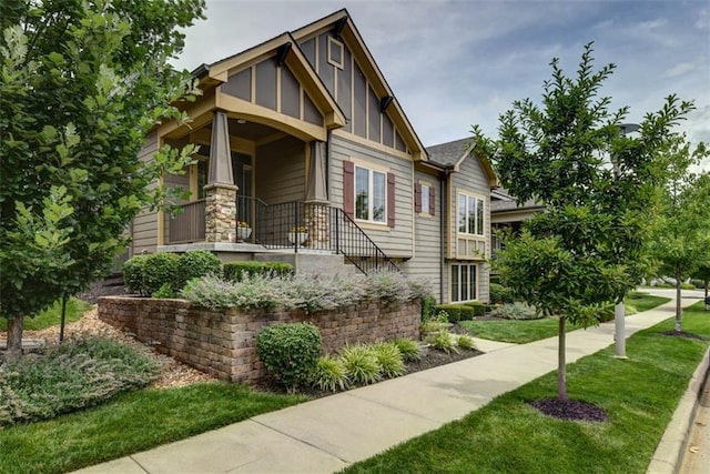 8558 Barstow St, Lenexa, KS 66219 - view of front facade featuring board and batten siding and a front yard