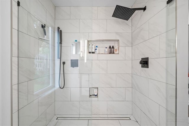2711 W 49th St, Westwood, KS 66205 - full bath featuring tiled shower
