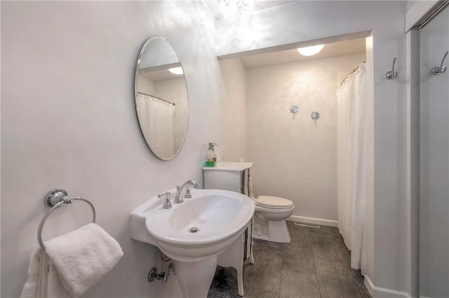14001 S Tomahawk Dr, Olathe, KS 66062 - full bath featuring toilet and curtained shower