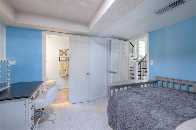 14001 S Tomahawk Dr, Olathe, KS 66062 - bedroom featuring a textured ceiling and connected bathroom
