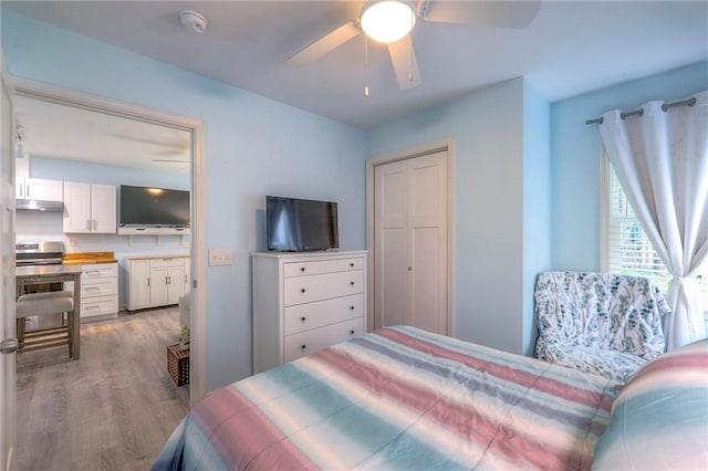 14001 S Tomahawk Dr, Olathe, KS 66062 - bedroom featuring wood finished floors and a ceiling fan