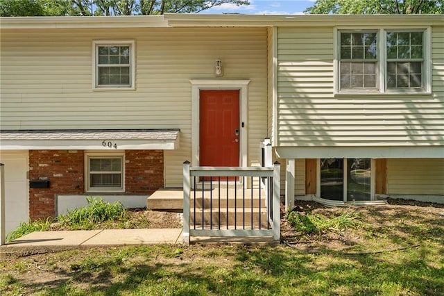 604 NE Ash St NE, Lees Summit, MO 64063 - doorway to property featuring brick siding