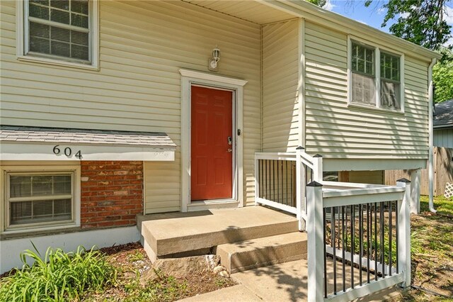 604 NE Ash St NE, Lees Summit, MO 64063 - view of exterior entry featuring brick siding
