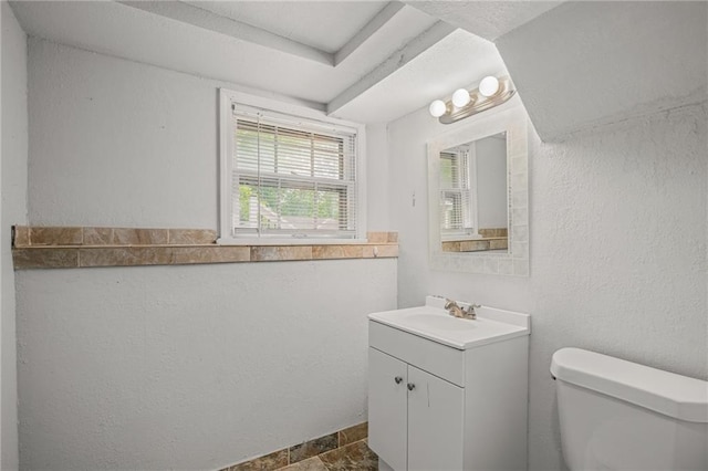 604 NE Ash St NE, Lees Summit, MO 64063 - bathroom with vanity, toilet, and a textured wall