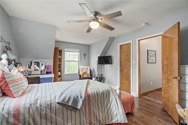 1229 SE Princeton Dr, Lees Summit, MO 64081 - bedroom featuring wood finished floors, ceiling fan, and a textured ceiling