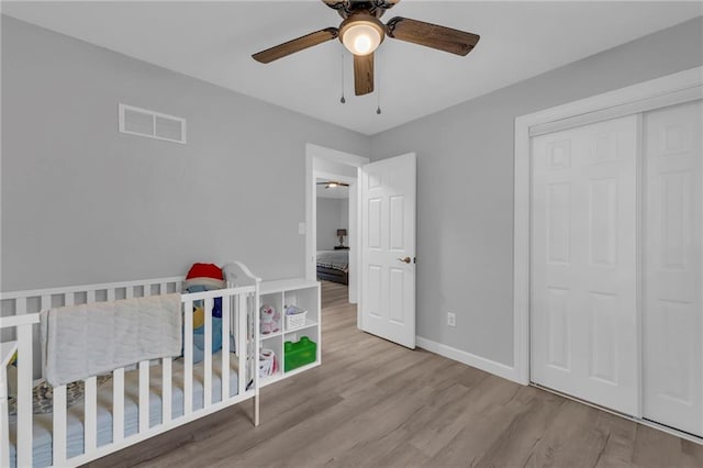 19133 E 15th St N, Independence, MO 64056 - bedroom featuring wood finished floors, baseboards, a ceiling fan, and a closet