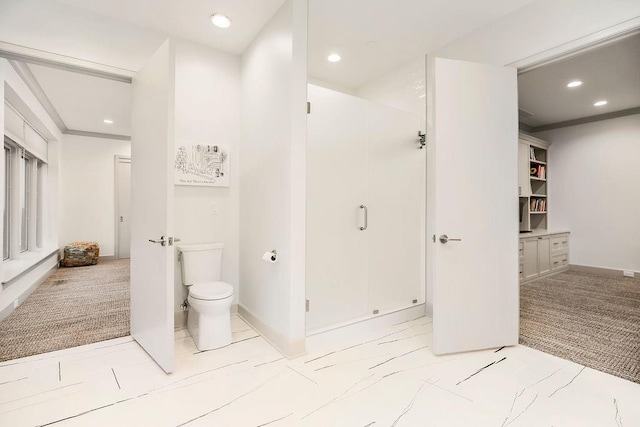 400 W 49th Ter Unit 2106, Kansas City, MO 64112 - full bathroom with recessed lighting, toilet, a shower stall, and baseboards