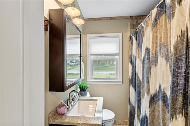 8424 Ward Parkway Plz, Kansas City, MO 64114 - bathroom featuring vanity and curtained shower