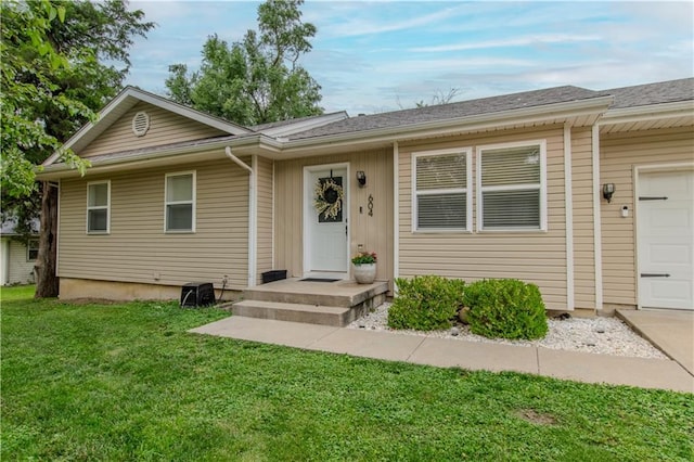 604 Lake Rd, Garden City, MO 64747 - view of front of house with a front yard and an attached garage