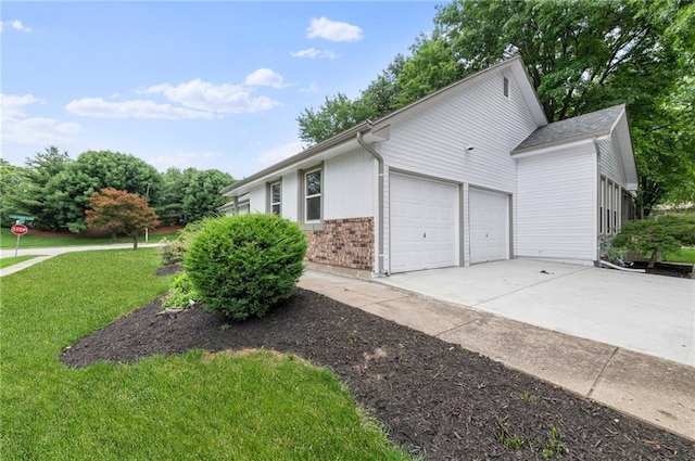16000 E 28th St S, Independence, MO 64055 - view of front facade featuring brick siding, an attached garage, a front yard, and driveway