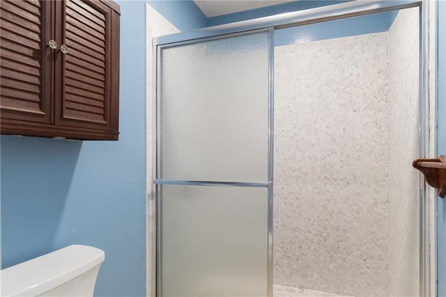 10246 Russell St, Overland Park, KS 66212 - full bathroom featuring an enclosed shower and toilet