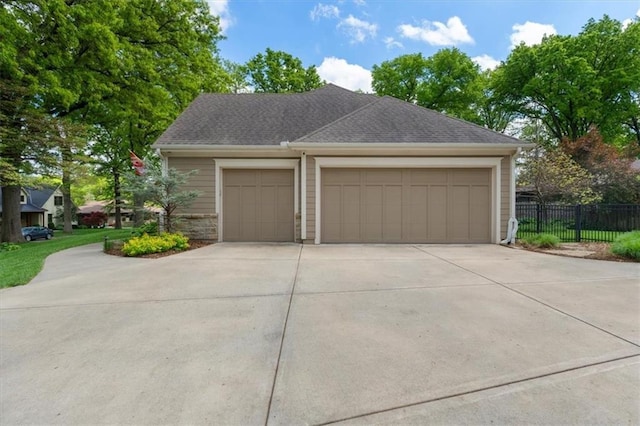 5812 Reinhardt Dr, Fairway, KS 66205 - garage featuring driveway