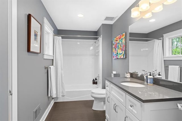 5812 Reinhardt Dr, Fairway, KS 66205 - full bathroom featuring toilet, vanity, shower / tub combo with curtain, baseboards, and wood finished floors