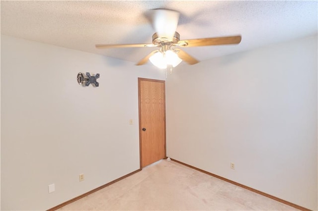 500 Valley View Dr, Frontenac, KS 66763 - unfurnished room with a ceiling fan, a textured ceiling, and light colored carpet