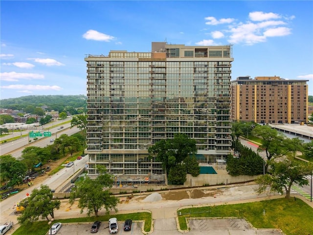 600 E Admiral Blvd Unit 601, Kansas City, MO 64106 - view of building exterior featuring a city view