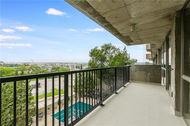600 E Admiral Blvd Unit 601, Kansas City, MO 64106 - balcony with view of pool