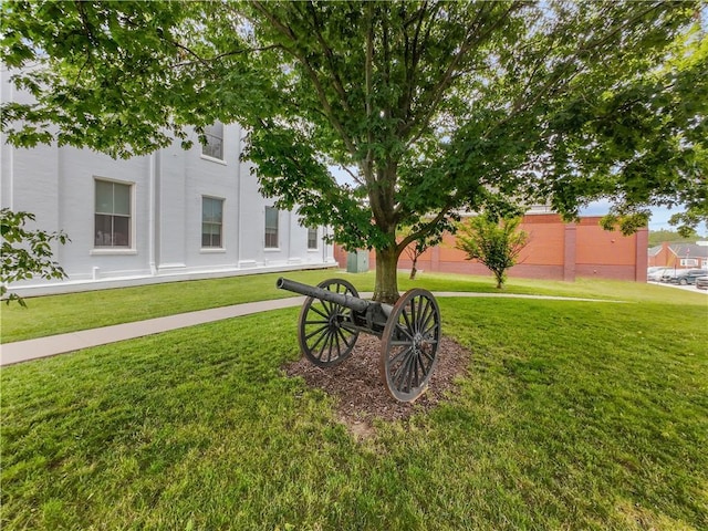 1809 Main St, Lexington, MO 64067 - view of green lawn