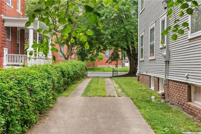 1809 Main St, Lexington, MO 64067 - view of yard