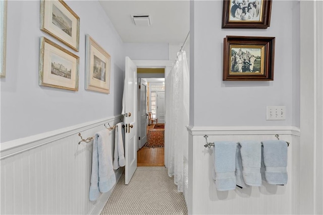 1809 Main St, Lexington, MO 64067 - hall with a wainscoted wall