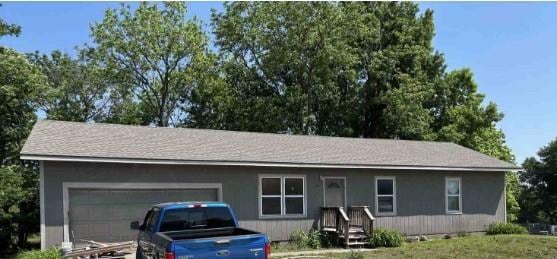 13 Oak Crest Dr, Linn Valley, KS 66040 - single story home with a garage